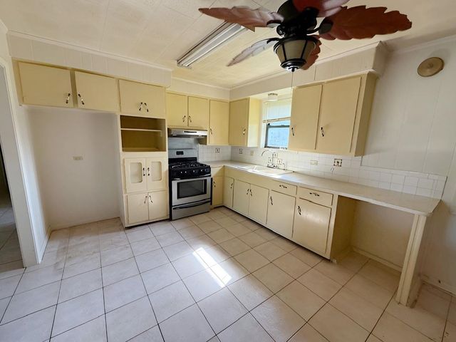 555 St Philip St, Raceland, LA 70394