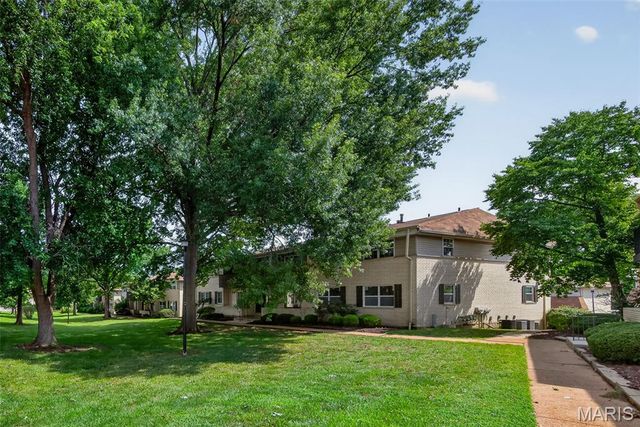 106 Shadalane Walk F, Ballwin, MO 63011