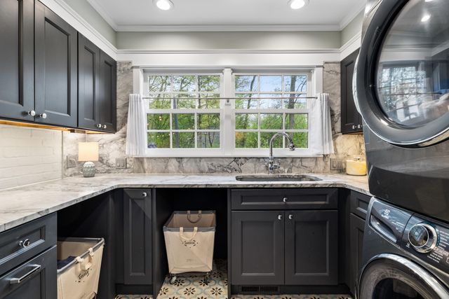 2740 Lake Drive Se, East Grand Rapids, MI 49506