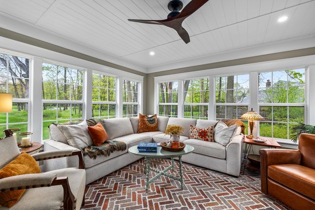 2740 Lake Drive Se, East Grand Rapids, MI 49506