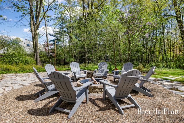 2740 Lake Drive Se, East Grand Rapids, MI 49506