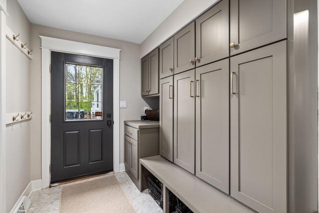 2740 Lake Drive Se, East Grand Rapids, MI 49506