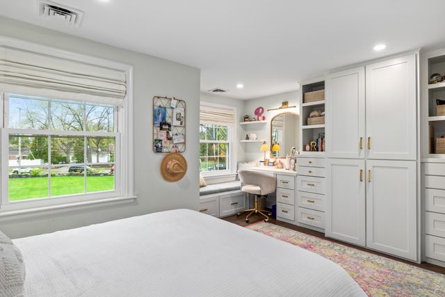 2740 Lake Drive Se, East Grand Rapids, MI 49506