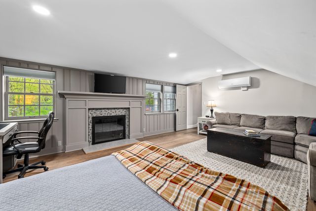 2740 Lake Drive Se, East Grand Rapids, MI 49506