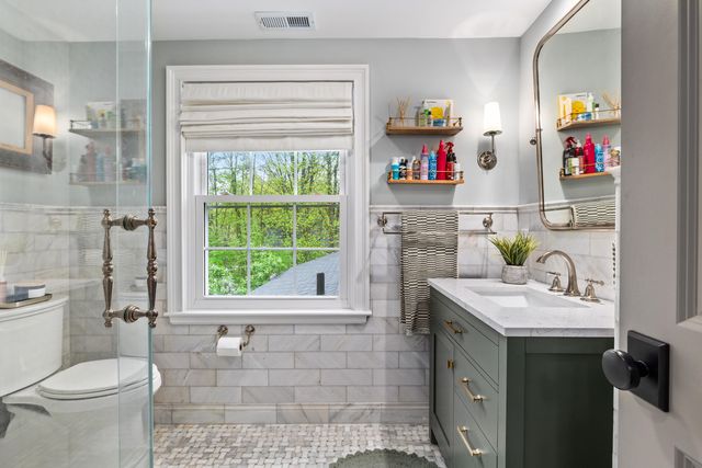 2740 Lake Drive Se, East Grand Rapids, MI 49506