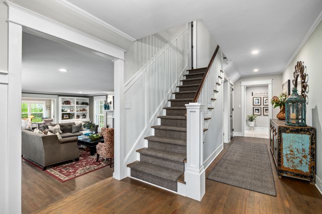 2740 Lake Drive Se, East Grand Rapids, MI 49506