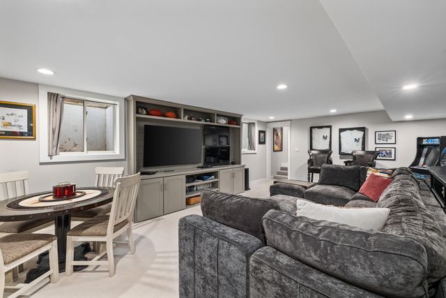 2740 Lake Drive Se, East Grand Rapids, MI 49506