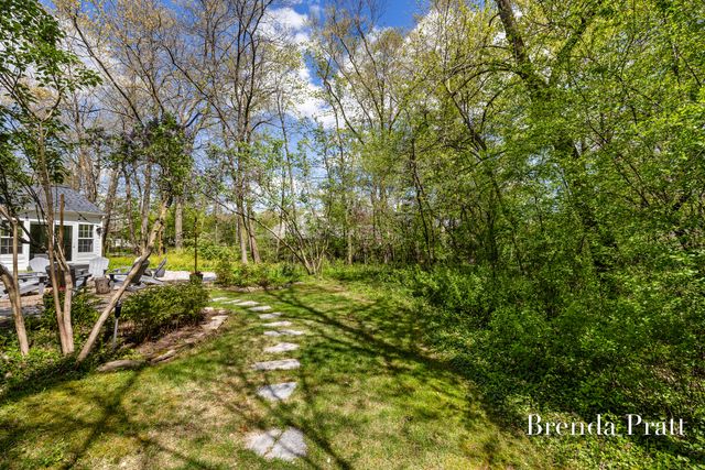 2740 Lake Drive Se, East Grand Rapids, MI 49506