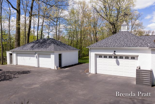 2740 Lake Drive Se, East Grand Rapids, MI 49506