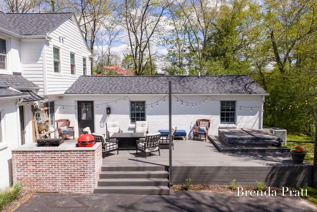2740 Lake Drive Se, East Grand Rapids, MI 49506