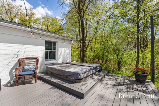 2740 Lake Drive Se, East Grand Rapids, MI 49506