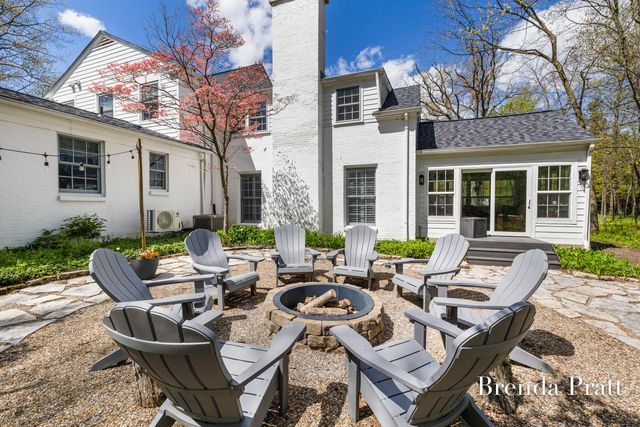 2740 Lake Drive Se, East Grand Rapids, MI 49506