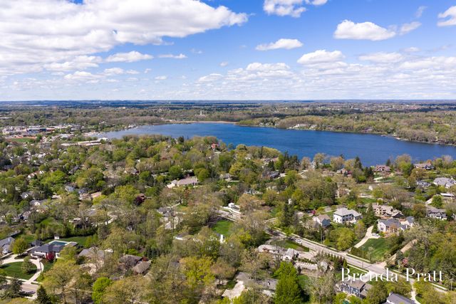 2740 Lake Drive Se, East Grand Rapids, MI 49506
