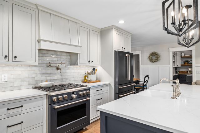 2740 Lake Drive Se, East Grand Rapids, MI 49506