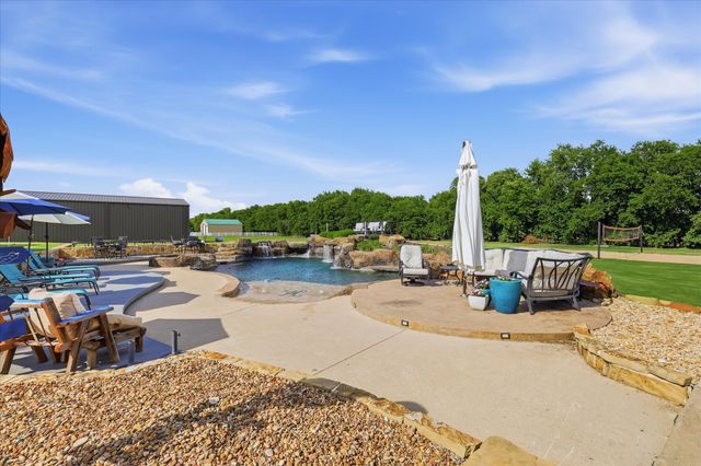 7000 Hunnington Drive, Sanger, TX 76266