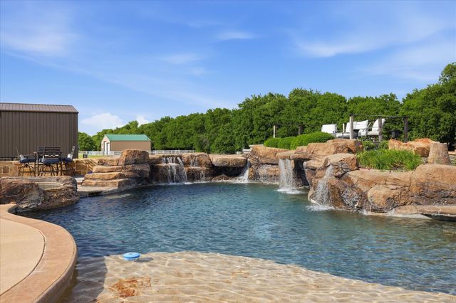 7000 Hunnington Drive, Sanger, TX 76266