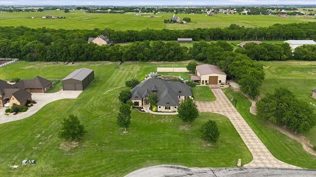 7000 Hunnington Drive, Sanger, TX 76266
