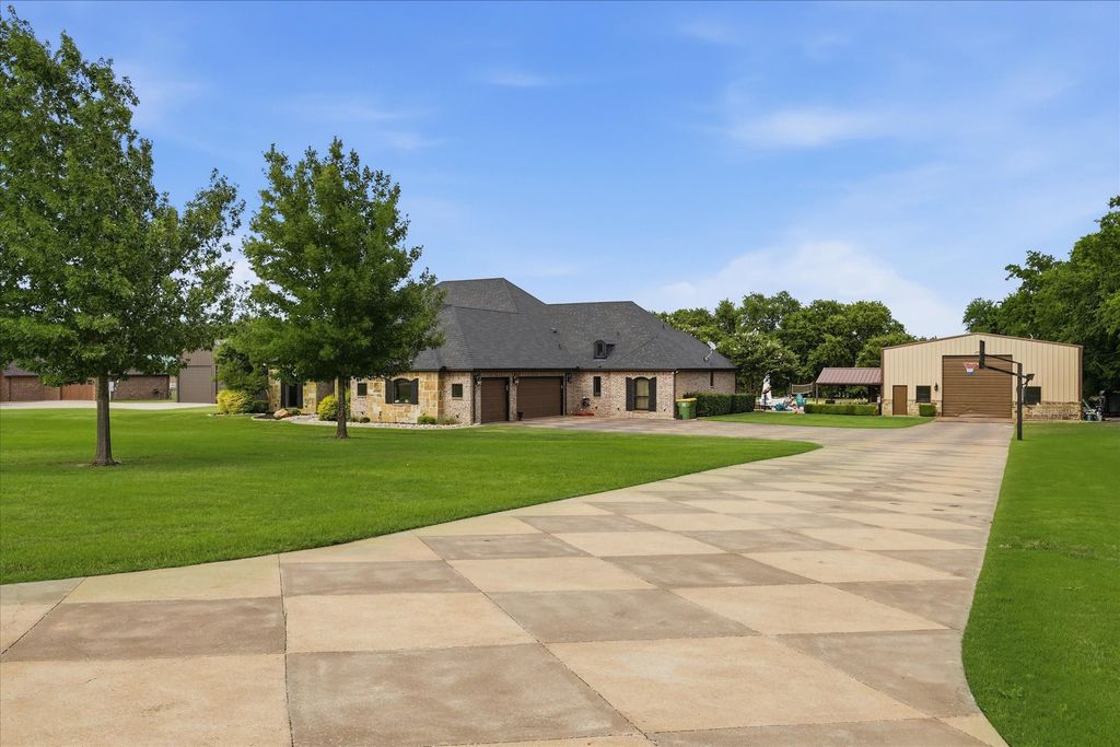 7000 Hunnington Drive, Sanger, TX 76266