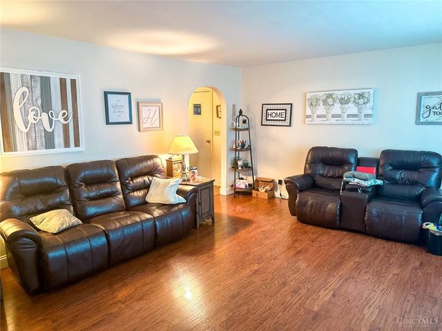 395 Robert Simmons Drive, Carlisle, OH 45005