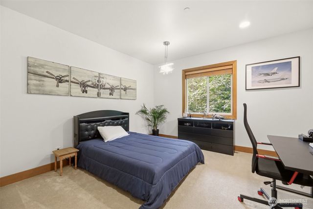 18603 E Spring Lake Drive SE, Renton, WA 98058