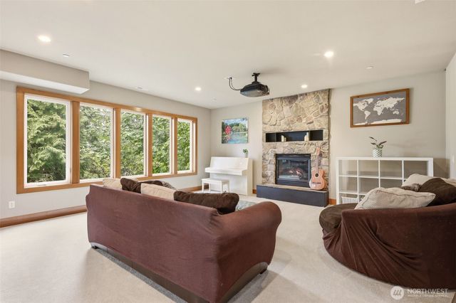 18603 E Spring Lake Drive SE, Renton, WA 98058