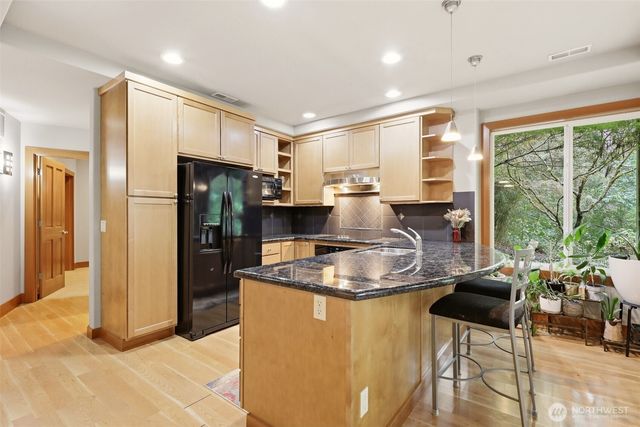 18603 E Spring Lake Drive SE, Renton, WA 98058