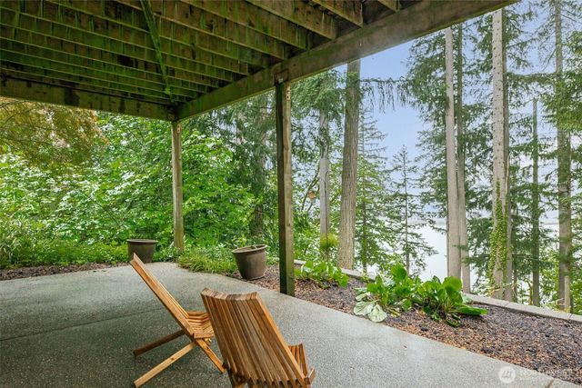 18603 E Spring Lake Drive SE, Renton, WA 98058