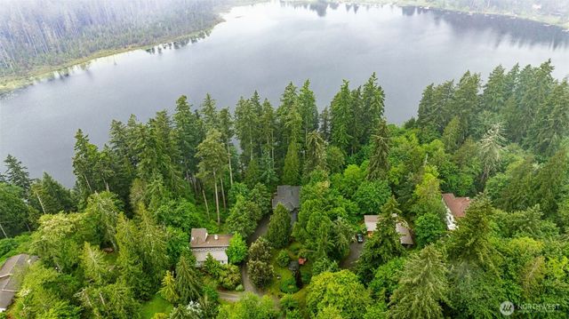 18603 E Spring Lake Drive SE, Renton, WA 98058