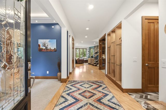 18603 E Spring Lake Drive SE, Renton, WA 98058