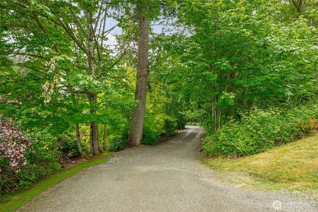 18603 E Spring Lake Drive SE, Renton, WA 98058