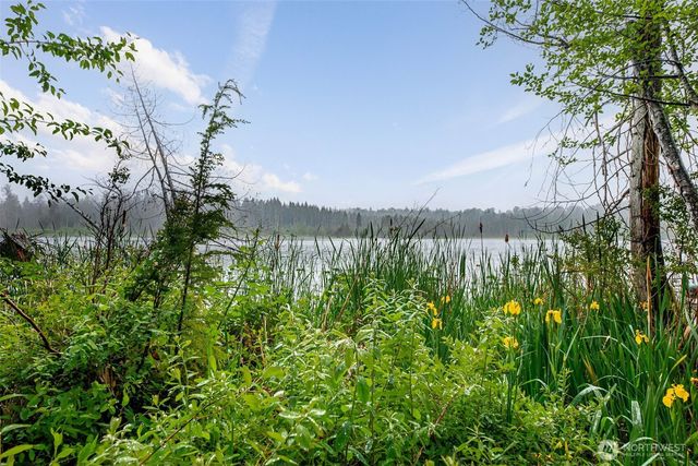 18603 E Spring Lake Drive SE, Renton, WA 98058