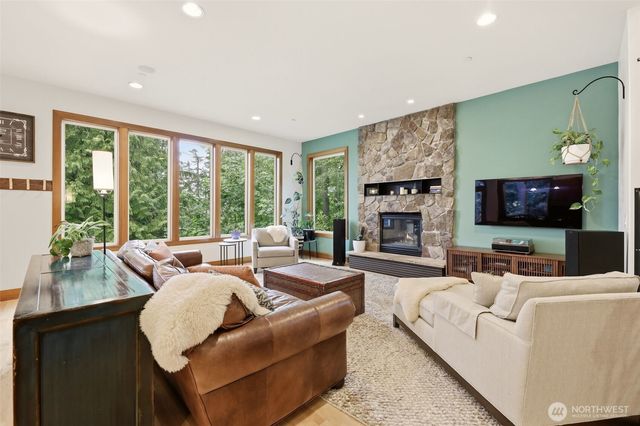 18603 E Spring Lake Drive SE, Renton, WA 98058