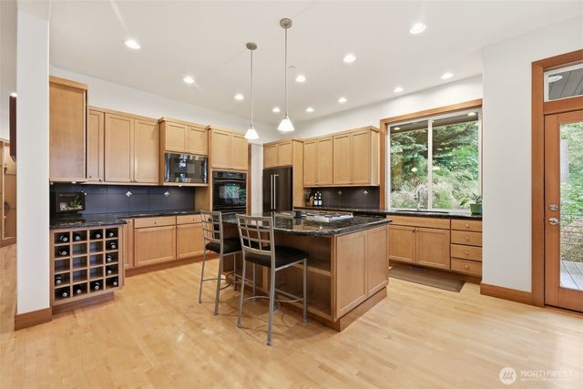18603 E Spring Lake Drive SE, Renton, WA 98058