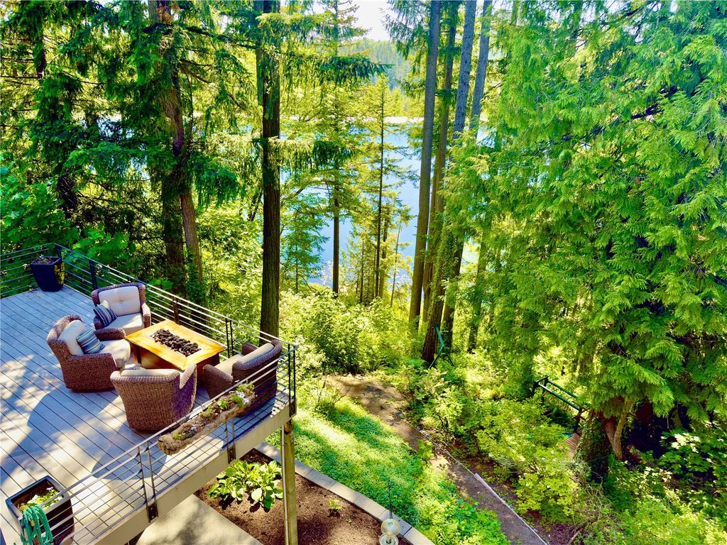 18603 E Spring Lake Drive SE, Renton, WA 98058