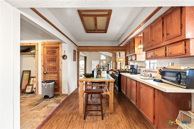 1392 E Market Street, Lockhart, TX 78644