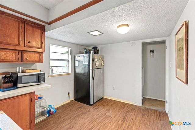 1392 E Market Street, Lockhart, TX 78644