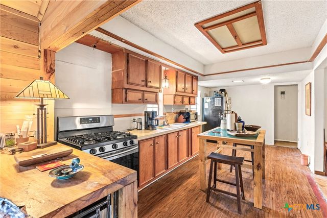 1392 E Market Street, Lockhart, TX 78644