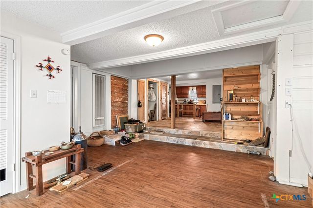 1392 E Market Street, Lockhart, TX 78644