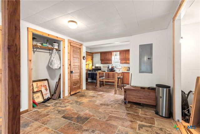 1392 E Market Street, Lockhart, TX 78644