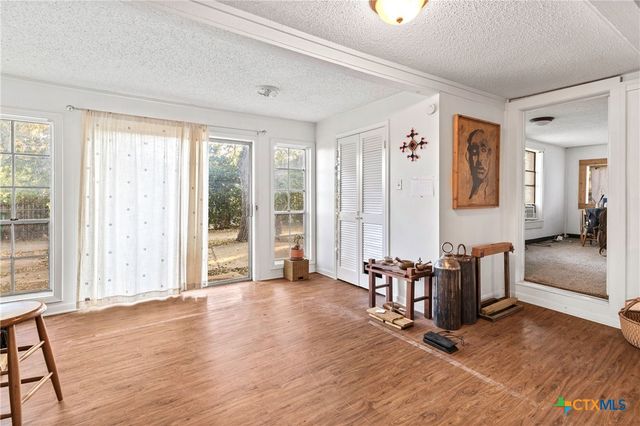 1392 E Market Street, Lockhart, TX 78644