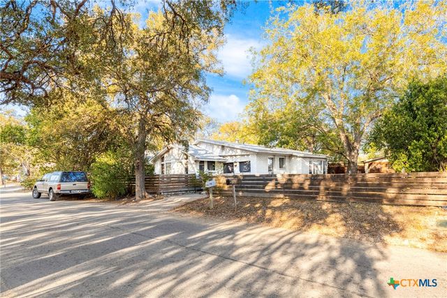 1392 E Market Street, Lockhart, TX 78644