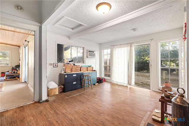 1392 E Market Street, Lockhart, TX 78644