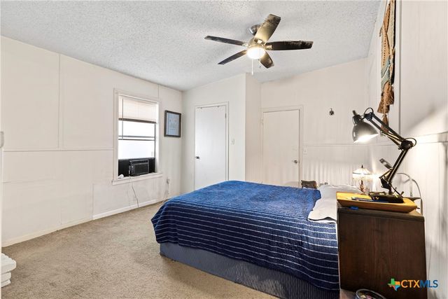 1392 E Market Street, Lockhart, TX 78644