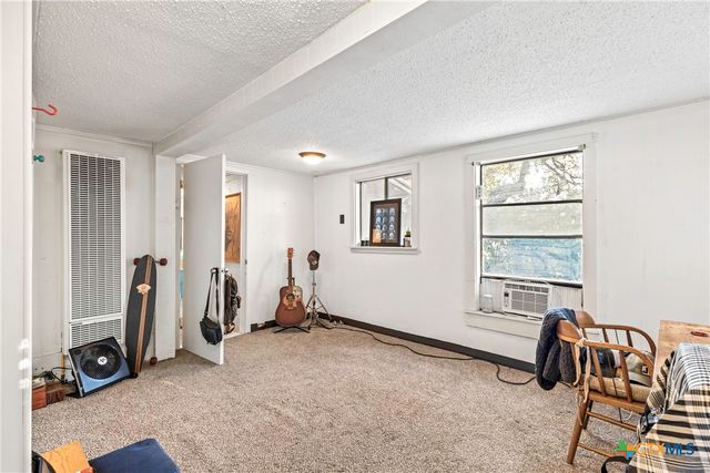 1392 E Market Street, Lockhart, TX 78644