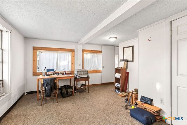 1392 E Market Street, Lockhart, TX 78644