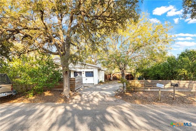 1392 E Market Street, Lockhart, TX 78644