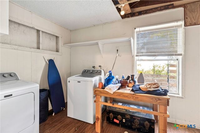 1392 E Market Street, Lockhart, TX 78644