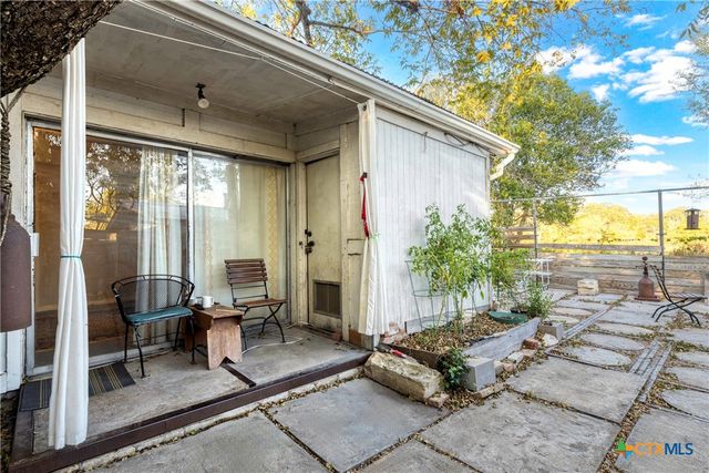 1392 E Market Street, Lockhart, TX 78644