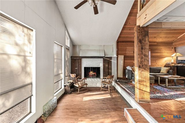 1392 E Market Street, Lockhart, TX 78644