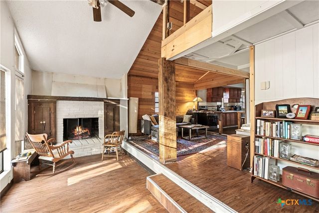 1392 E Market Street, Lockhart, TX 78644